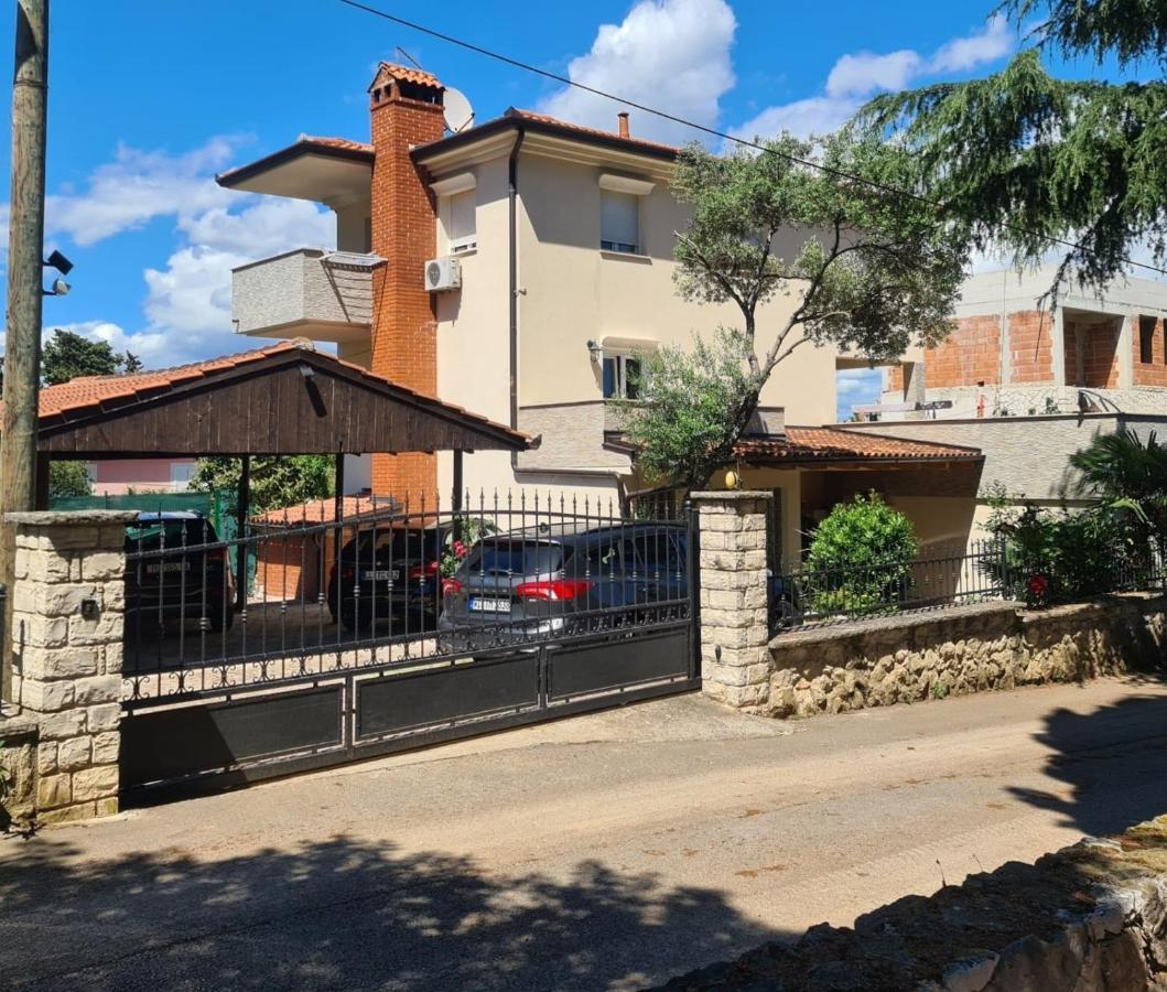 Appartement In With Balcony, Air Conditioning, Wifi, Washing Machine 5116-1 Rovinj